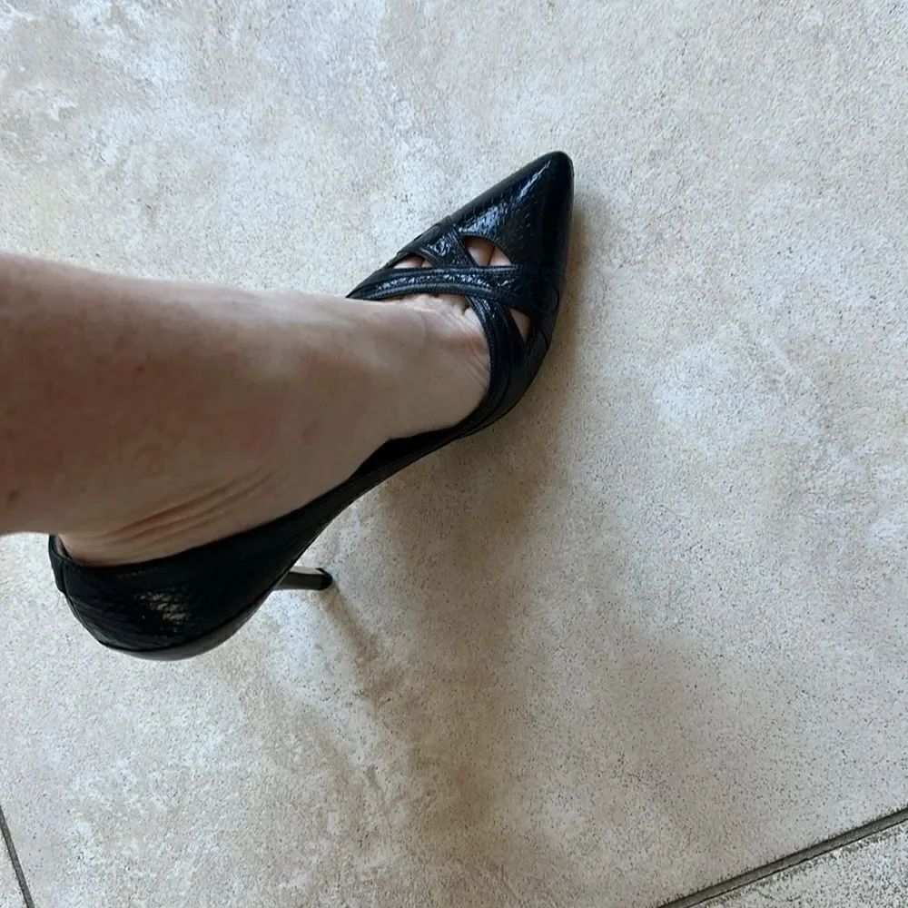 Jimmy Choo Navy Blue Snakeskin & Leather Pointed-Toe Pumps – Size 37.5 - Picture 9 of 14